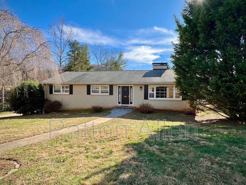 Asheville House: 29 Tsali Trail