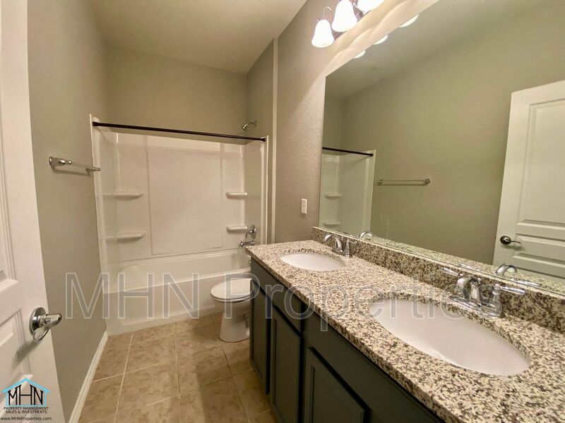 Luxurious 1 Story 3-bed 2-bath + Study home in Alamo Ranch! - Photo 17