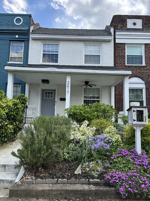 Richmond Townhome: 2617 Parkwood Avenue