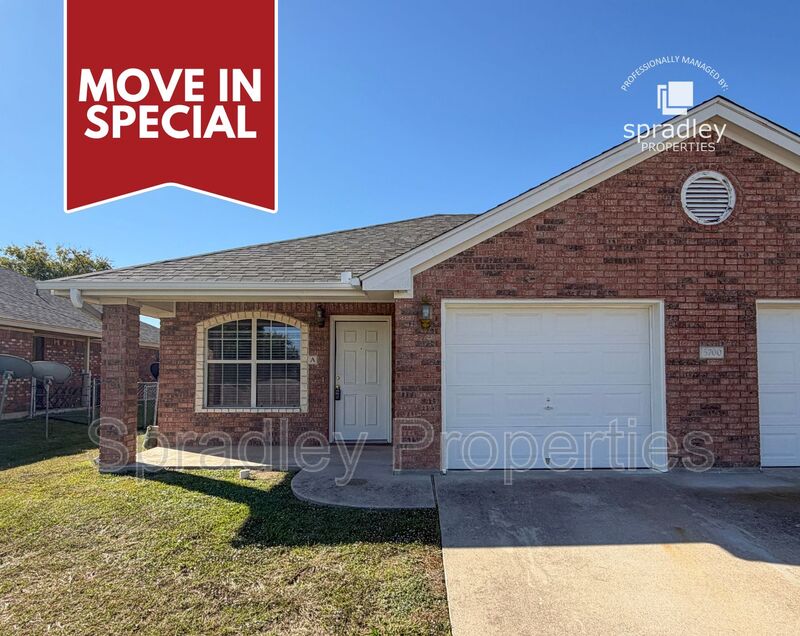 Killeen Townhome: 5700A Luxor Dr