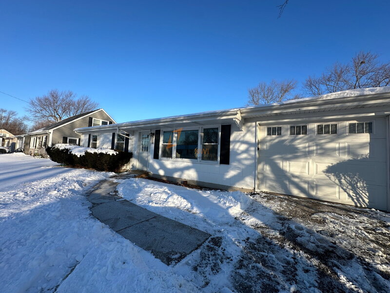 Valparaiso House: 333 Midway Dr