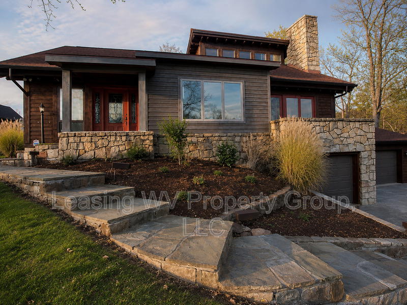 Charleston House: 134 Woodbridge Drive
