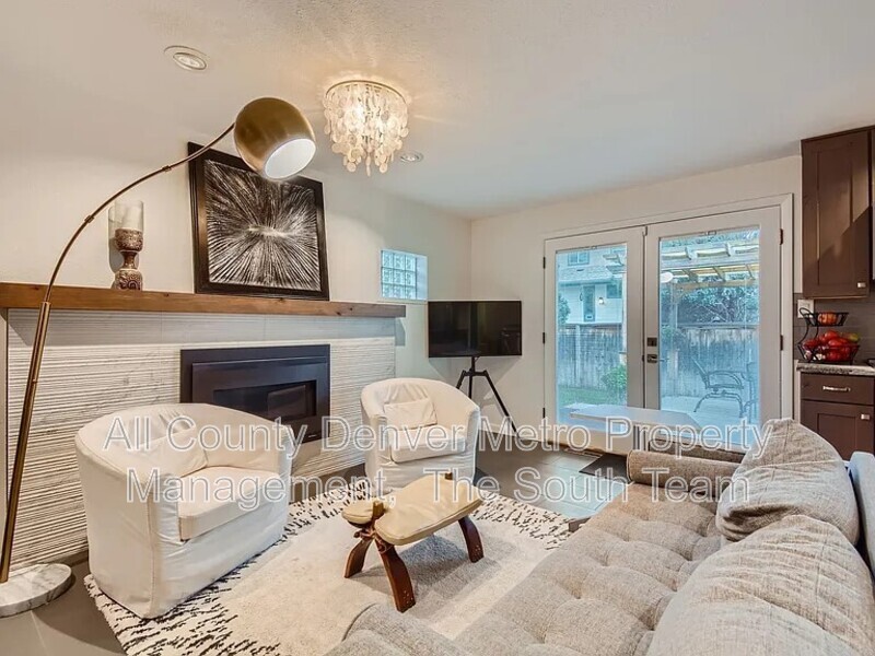 Denver House: 645 S Glencoe St