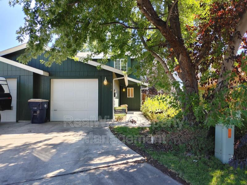 Redmond Townhome: 548 NE Negus Lp