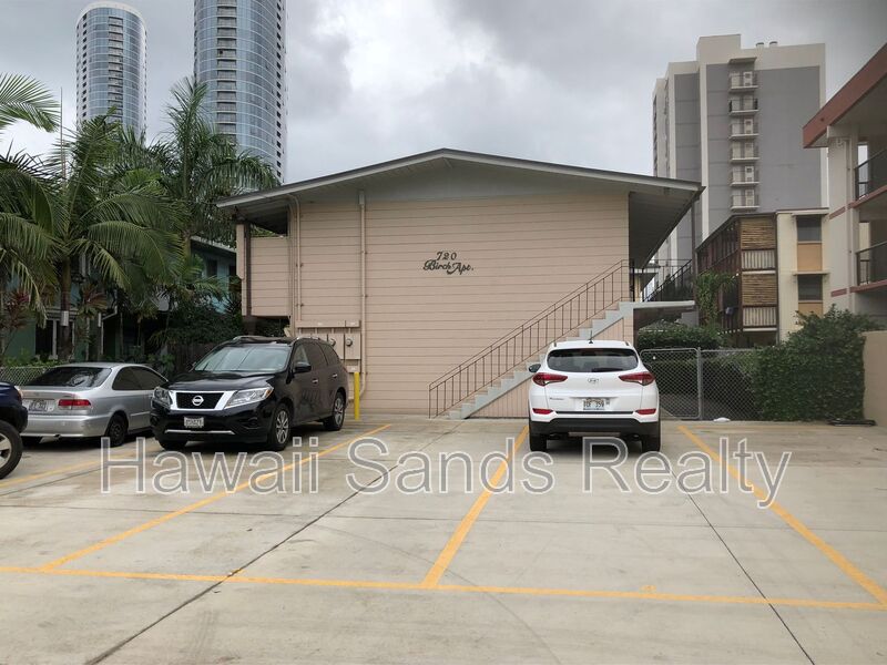 Honolulu House: 720 Birch Street