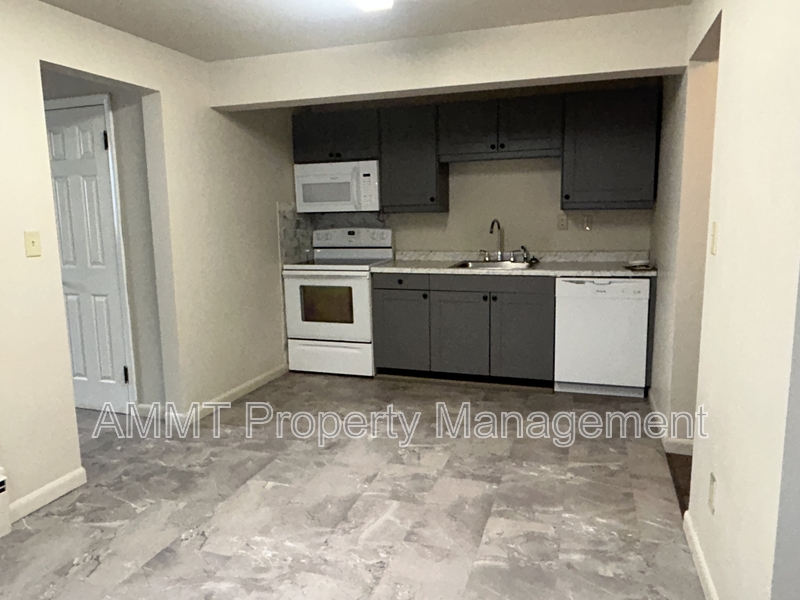 Cedar Rapids Condo: 2833 3rd Avenue Southeast - 1