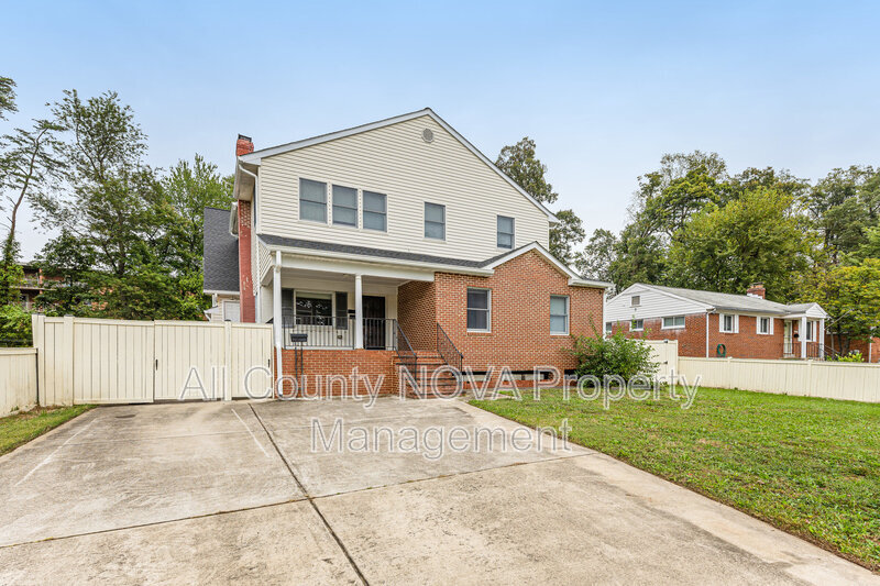 Falls Church House: 7412 Marc Dr