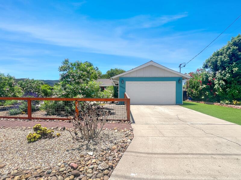 Poway House: 13902 Powers Road