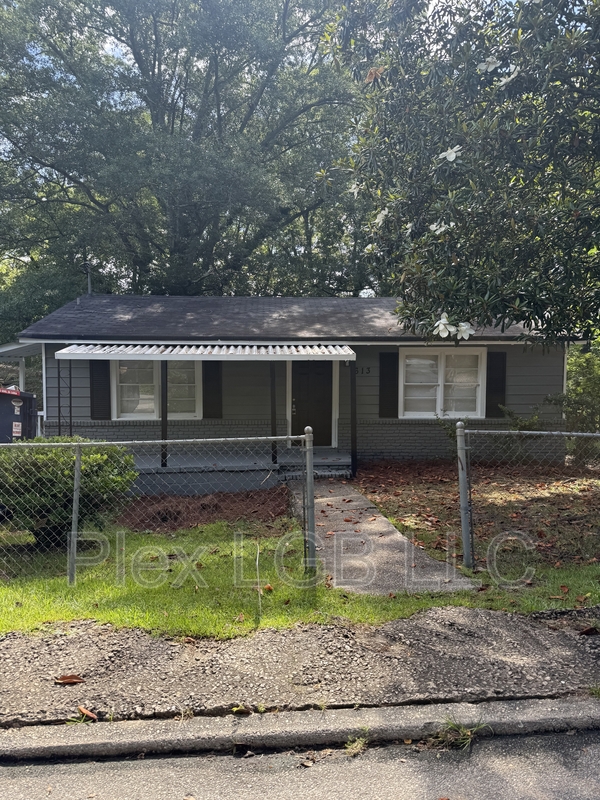 LaGrange House: 613 Snelson Street
