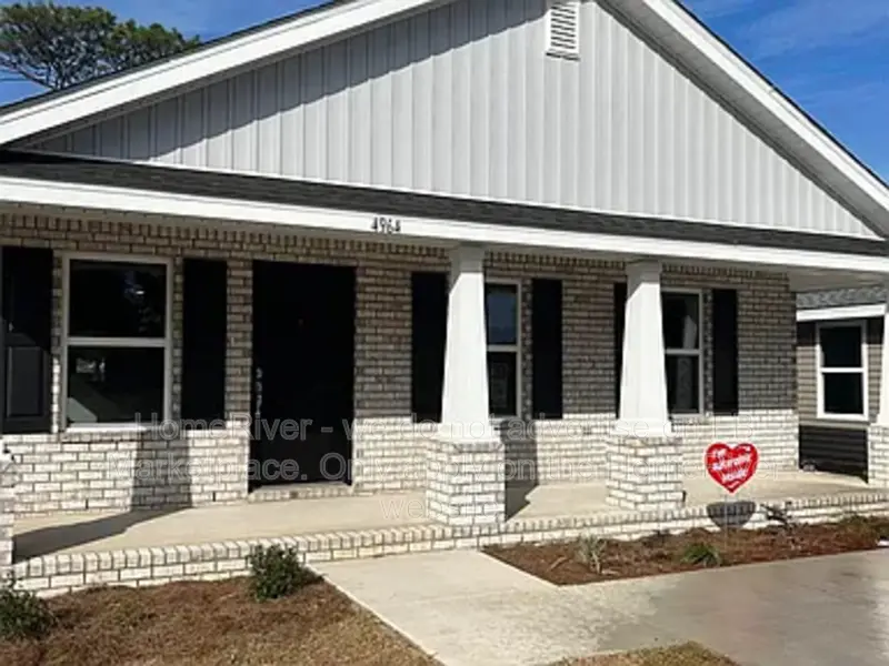 Pensacola House: 4964 Muldoon Pointe Rd