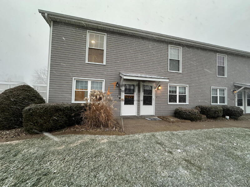 Valparaiso Townhome: 2217 Yorktowne Drive