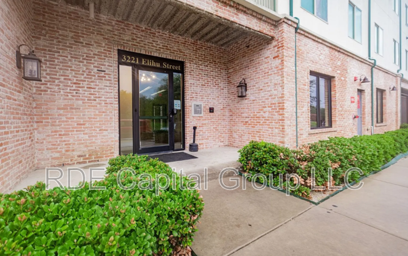 Dallas House: 3221 Elihu St 304
