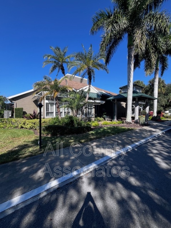 Tarpon Springs House: 1007 S Pointe Alexis Dr