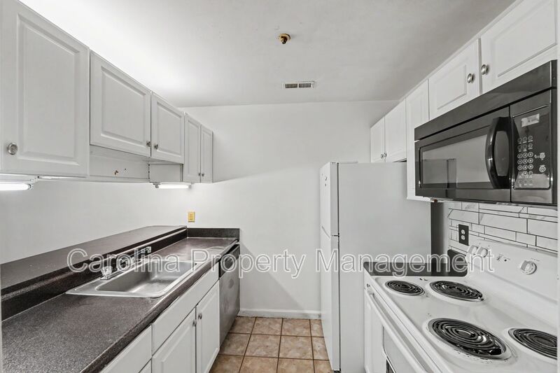 Charlotte House: 9535 University Terrace Dr APT B