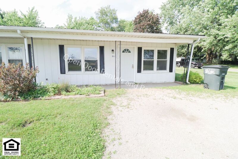 Kendallville House: 711 Lake Ave