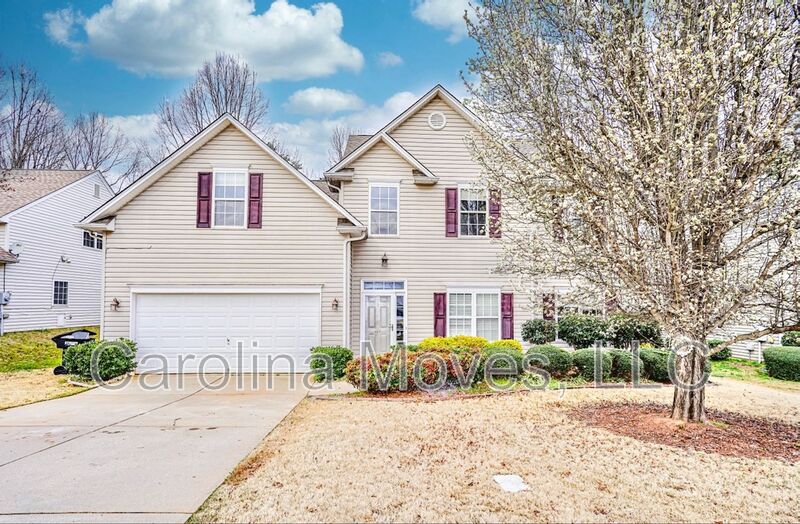 Simpsonville House: 119 North Orchard Farms Avenue