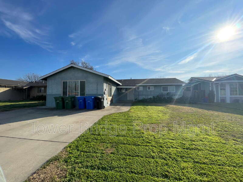 Elk Grove House: 8724 Halverson Drive