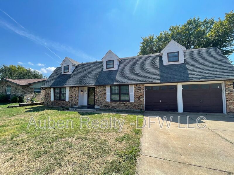 Irving House: 2612 Avenida Loop