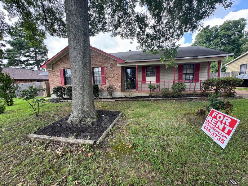 Memphis House: 4811 Barkshire Dr