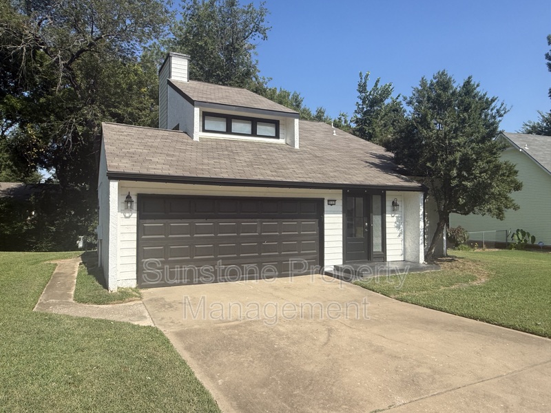 Broken Arrow House: 5117 S Lions Ave
