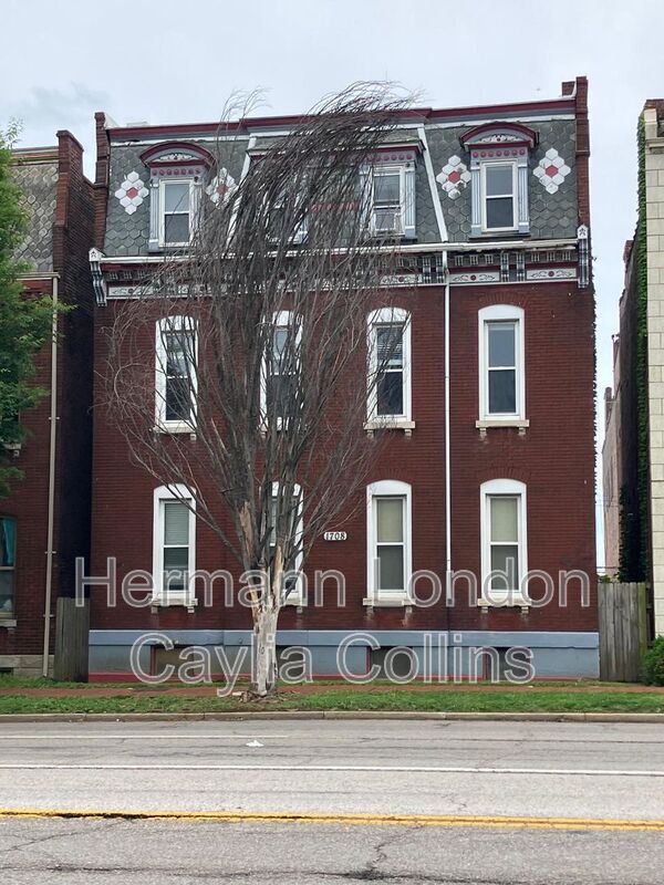 Saint Louis House: 1708 S Tucker Blvd