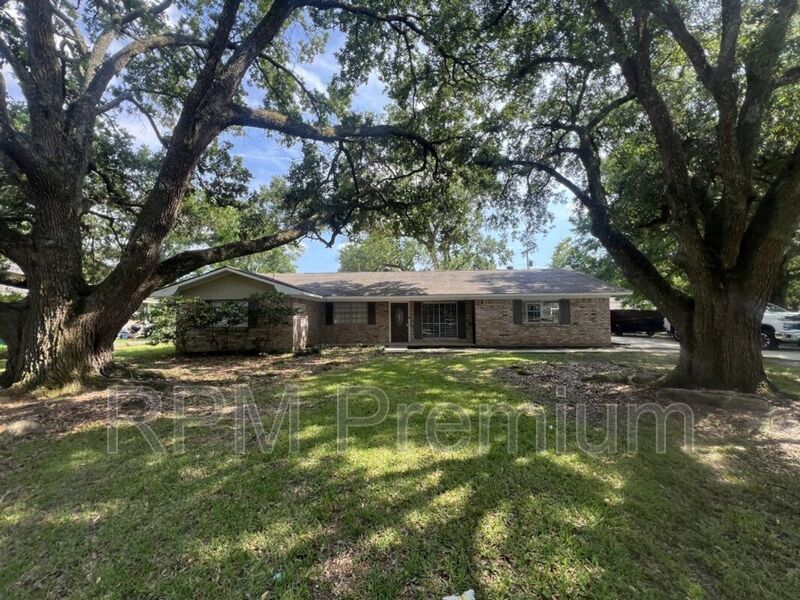 Zachary House: 3466 Nelson St.