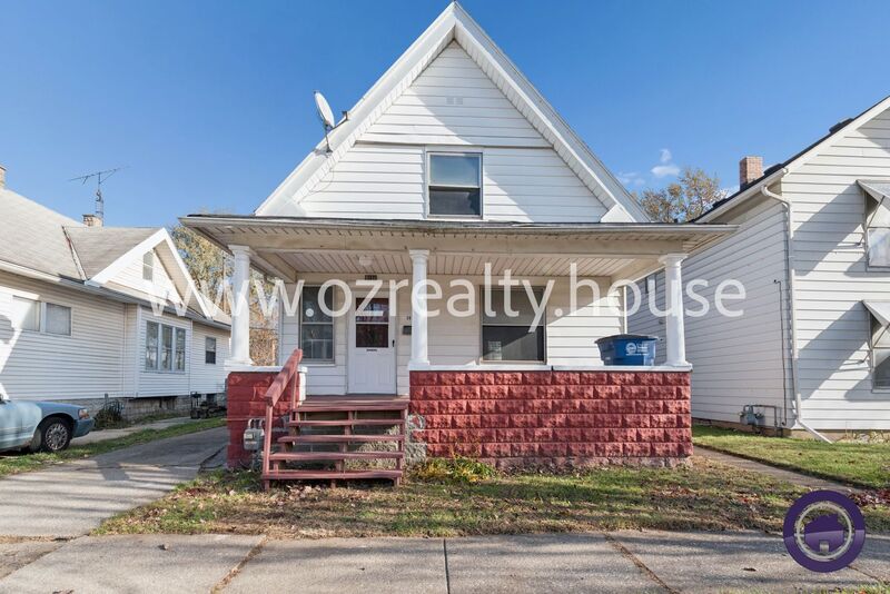 Toledo House: 3936 Woodhaven Dr
