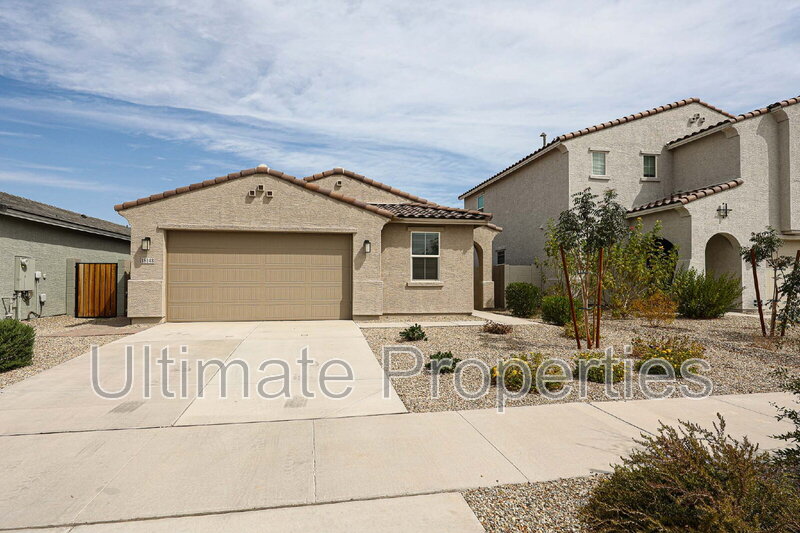 Surprise House: 18148 West Daley Lane