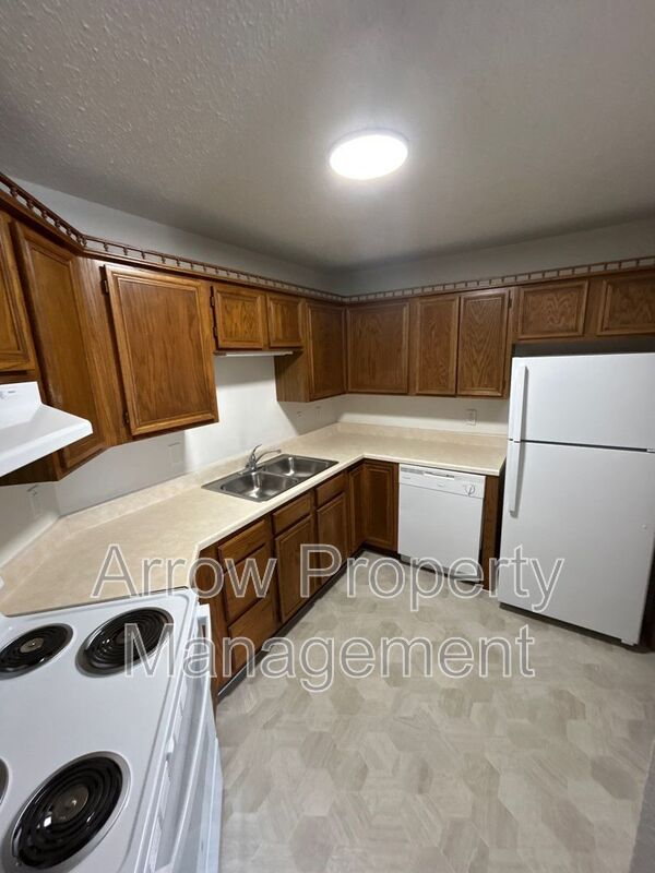 Bismarck House: 205 E Arbor-305G