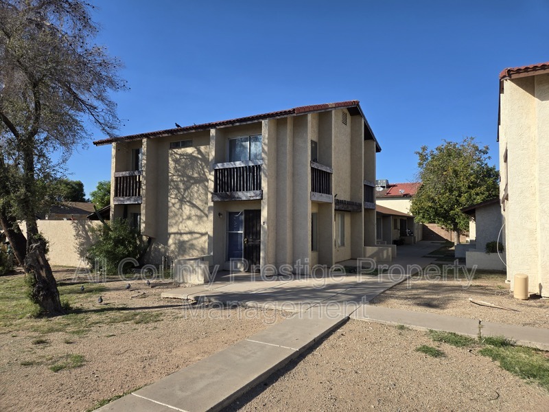 Phoenix Townhome: 2434 East Waltann Ln
