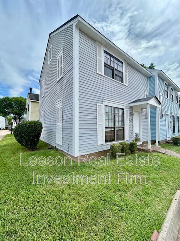 Shreveport House: 150 Chimney Stone Way
