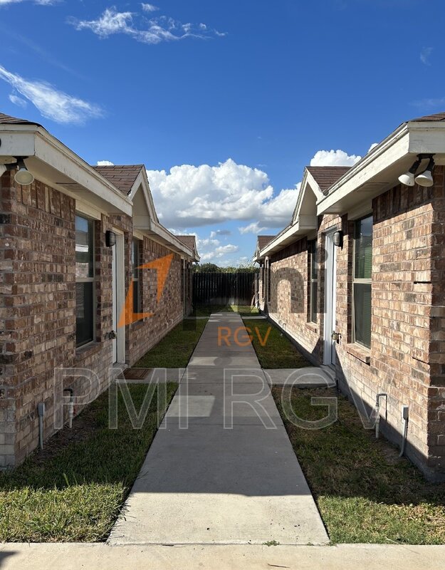 Edinburg Condo: 2905 Linda Vista St