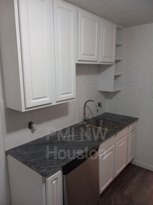 Houston Townhome: 2681 Gessner Rd