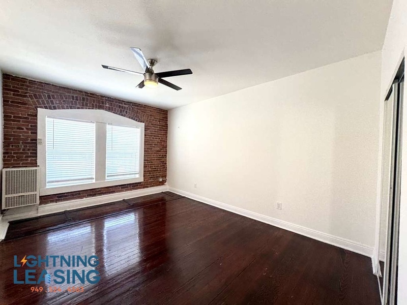 Los Angeles Condo: 915 Carondelet St