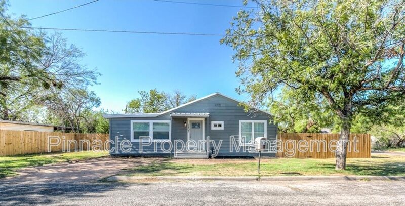 San Angelo House: 1902 Coleman St