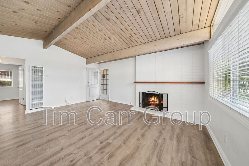 Costa Mesa House: 2545 Elden Ave