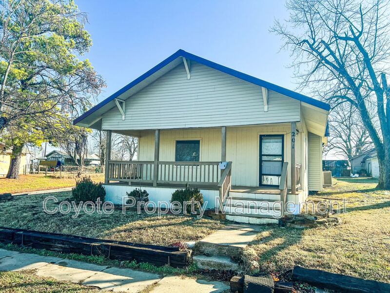 Drumright House: 201 South Jones Avenue