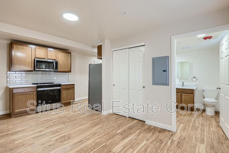 Lakewood House: 1391 Carr St.