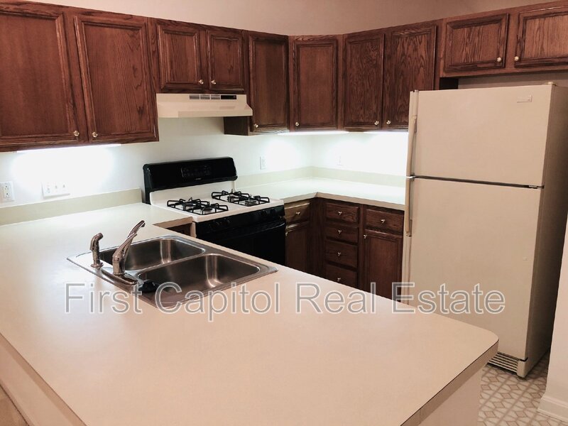 Carlisle Townhome: 49 Eastwick Lane