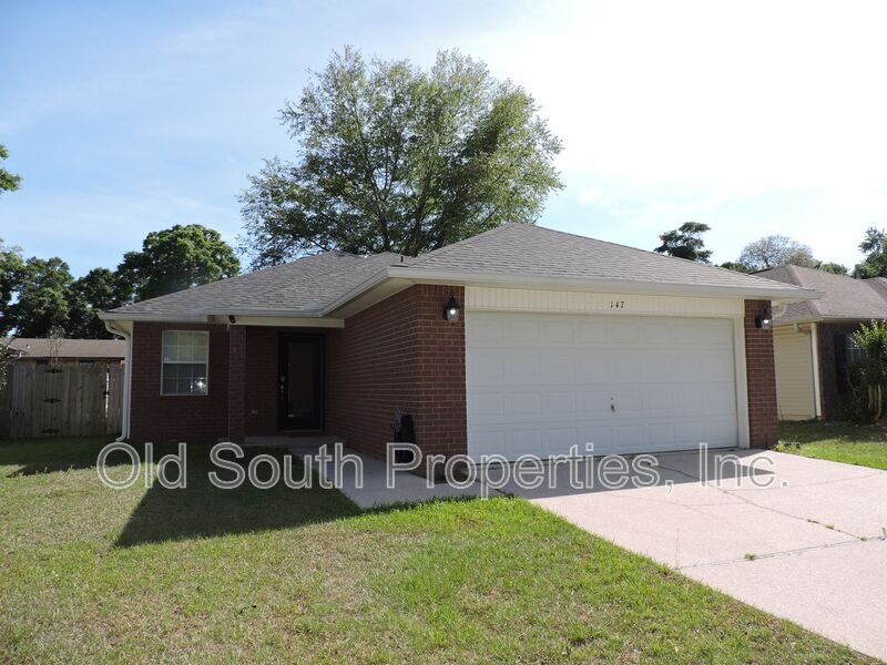 Pensacola House: 147 Creekview Dr
