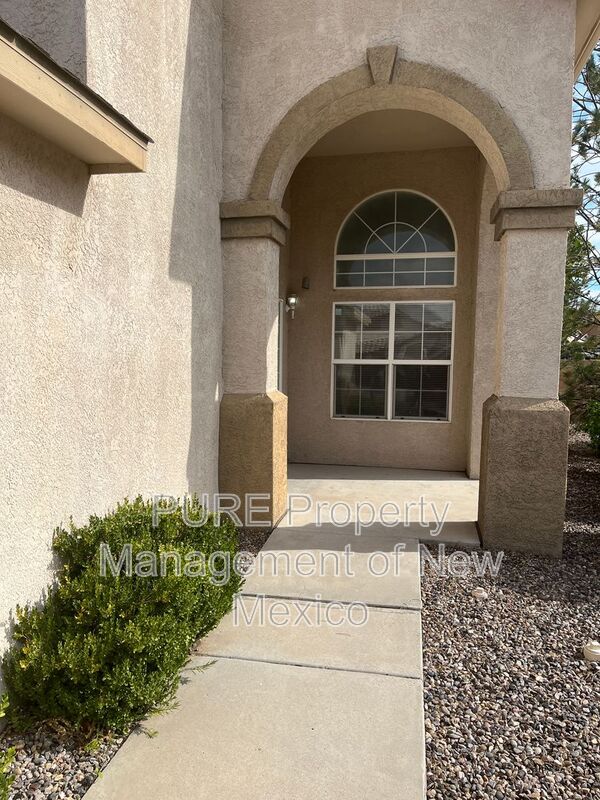 Albuquerque House: 10324 Calle Hermosa Pl NW