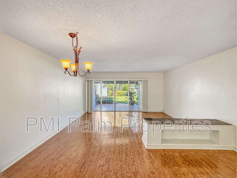 North Palm Beach Townhome: 390 Golfview Rd