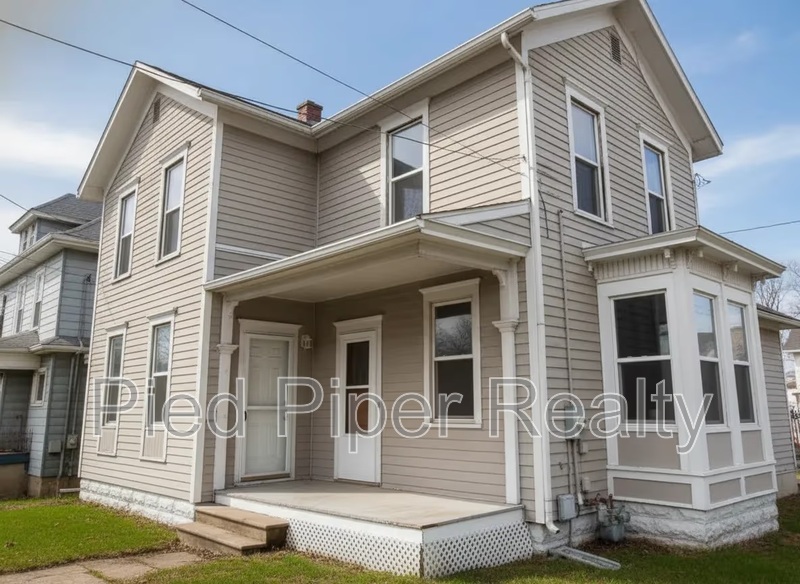 Freeport Condo: 434 1/2 S State Ave