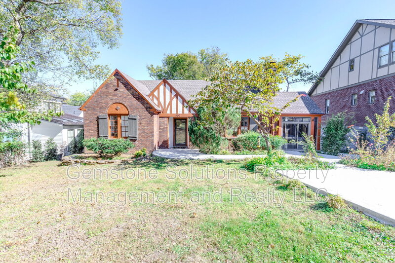 Nashville House: 502 32nd Avenue South