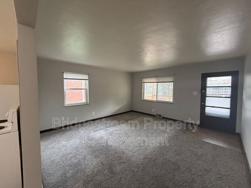 Dayton House: 211 N Cherrywood Avenue