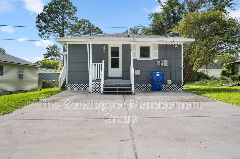 Charleston House: 809 Chickadee Avenue