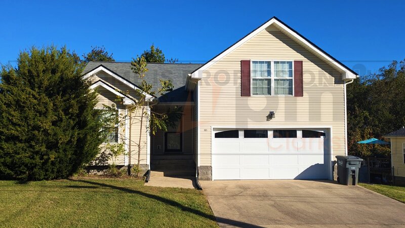 Clarksville House: 1121 Gunpoint Drive
