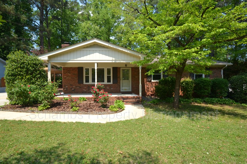 Cary House: 806 Kingswood Dr