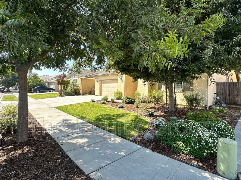 Visalia House: 4306 West Lark Ave