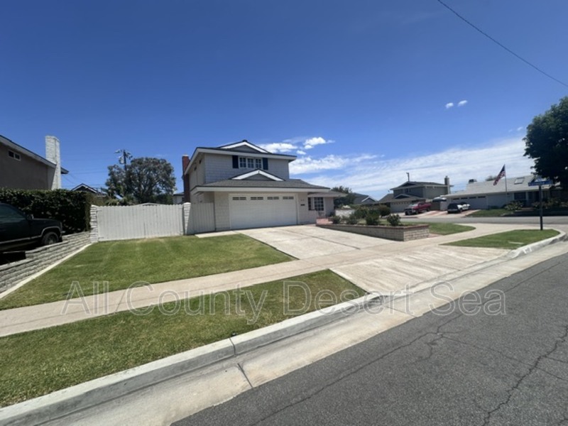 Huntington Beach House: 9191 Kapaa Dr